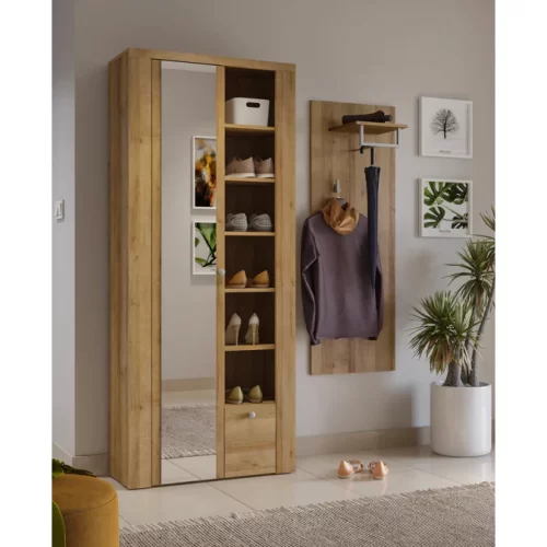 La zapatera ofrece organización con una puerta, cajón y múltiples entrepaños, maximiza el espacio y mantiene tus zapatos ordenados.