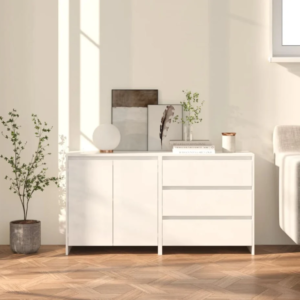 El aparador moderno de 2 cuerpos en blanco mate es una opción ideal para quienes buscan un mueble que combine estilo, funcionalidad y durabilidad. Con sus tres cajones y dos puertas abatibles con divisiones internas, ofrece un amplio espacio de almacenamiento