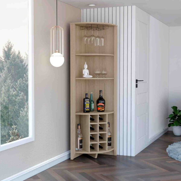 Este bar esquinero en color Roble Rovere es la solución perfecta para quienes buscan un mueble funcional y elegante que se adapte a cualquier rincón de su hogar. Su diseño moderno, junto con los materiales de alta calidad y su amplio espacio de almacenamiento, hacen de este bar una pieza imprescindible para los amantes del buen gusto y la organización.