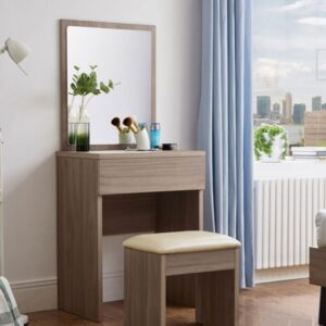 Aprovecha la oferta de Este tocador moderno en color Caramelo es la opción perfecta para quienes buscan un mueble que combine funcionalidad y estilo en su rutina diaria. Con su gran espejo, cajón sin tiradores con correderas telescópicas, y color elegante, este tocador te ofrece todo el espacio y la organización que necesitas para tus productos de belleza y cuidado personal.