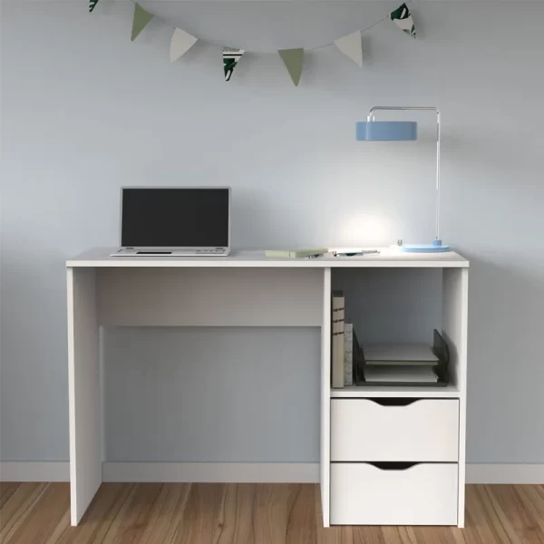 Aprovecha la oferta de esta mesa escritorio de oficina en color blanco es la combinación perfecta de elegancia, funcionalidad y durabilidad. Su diseño moderno, junto con los cajones con correderas telescópicas y el estante adicional, te ofrecen todo lo que necesitas para mantener tu espacio de trabajo organizado y productivo.