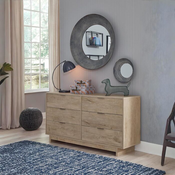 Beneficios y Cualidades de una Cómoda con 6 Amplios Cajones Color  Roble Con Tiradores Metalicos Descubre la perfecta combinación de estilo moderno y funcionalidad con nuestra cómoda de 6 amplios cajones, fabricada en melamina de 18 mm y diseñada en un elegante color roble. Esta cómoda no solo transforma cualquier espacio con su apariencia minimalista y sofisticada, sino que también ofrece una solución de almacenamiento práctica y duradera.