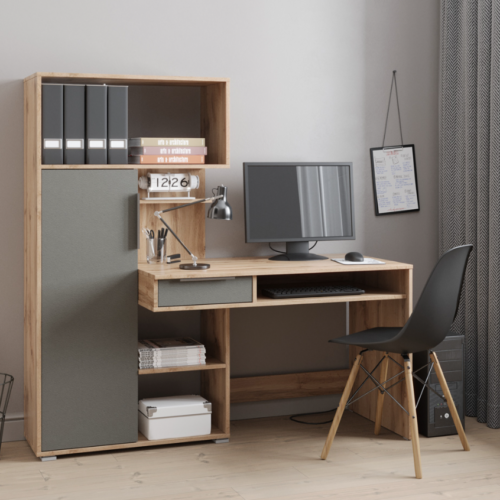 Escritorio Moderno con Un Cajón y 1 Puerta Color Roble Grafito: Elegancia y Funcionalidad para tu Espacio de Trabajo El escritorio en color roble grafito con cajón y 1 puerta es la opción ideal para quienes buscan un diseño moderno y funcional que se adapte a cualquier entorno. Con unas medidas de 149 cm de alto, 150 cm de largo y 54 cm de profundidad, este mueble combina estética y practicidad, ofreciendo suficiente espacio para trabajar y organizar tus pertenencias.