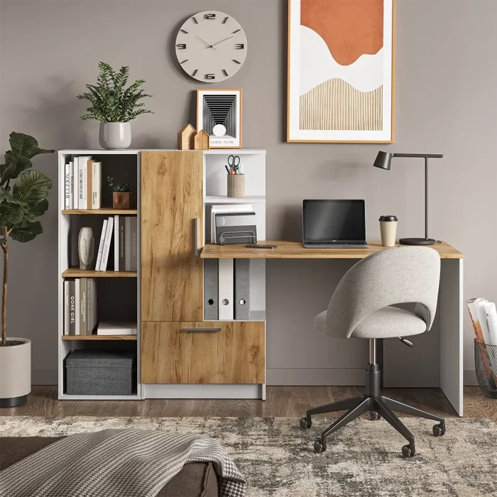 Escritorio Moderno con 2 Puertas Abatibles y Un Estante Espacioso: Funcionalidad y Elegancia en Blanco y Roble. Un espacio de trabajo eficiente comienza con un escritorio bien diseñado. Nuestro escritorio con 2 puertas abatibles con tiradores y un  estantes abierto espacioso es la elección ideal para quienes buscan una combinación perfecta de funcionalidad y estilo. Este mueble, en un sofisticado color blanco y roble, no solo optimiza tu espacio de trabajo, sino que también añade un toque de elegancia moderna a cualquier habitación.