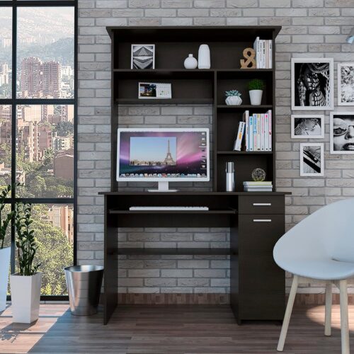 Mesa Escritorio de Oficina Moderna en Color Negro: Organización y Estilo para tu Espacio de Trabajo. La mesa escritorio de oficina en color Negro es la solución perfecta para quienes buscan combinar estilo moderno y funcionalidad en su espacio de trabajo. Con dimensiones de 180 cm de alto, 110 cm de ancho y 53 cm de profundidad, esta mesa ha sido diseñada para ofrecer un amplio espacio de trabajo y almacenamiento, permitiéndote mantener todo lo esencial al alcance de la mano mientras disfrutas de un entorno organizado y elegante. Fabricada en melamina de alta calidad de 18 mm, esta mesa no solo garantiza durabilidad, sino también una estética impecable que se adapta a cualquier tipo de oficina.