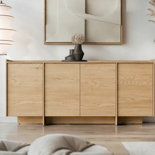 Aparador Moderno de 4 Puertas en Color Coñac: Elegancia y Funcionalidad en un Solo Mueble Renueva tu sala con nuestro hermoso Aparador recibidor. El cual combina su estilo con la que hoy en día todos buscamos. Podrás decorarlo de una manera que tu habitación luzca extremadamente bien. Beneficios y Cualidades 1. Diseño Moderno y Versátil: Este aparador, con un diseño minimalista, será un aporte práctico y decorativo para tu hogar.