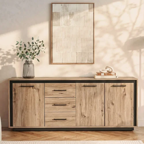 Aparador Color Roble  con 3 Cajones, 3 Puertas: Moderno y Elegancia, Funcionalidad para Tu Hogar Renueva tu espacio con nuestro aparador en color roble, diseñada para ofrecer estilo y practicidad. Con 3 cajones, 3 puertas , este aparador es la solución perfecta para mantener tu hogar organizado. Equipado con apertura  push open y fabricado con melamina de alta calidad de 18 mm, este mueble garantiza durabilidad y resistencia. Sus medidas de 75 cm de alto,  180 cm de largo y 40 cm de profundidad la hacen ideal para cualquier habitación de tu hogar.