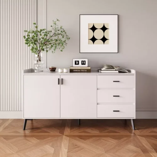 Aparador Color Blanco con 3 Cajones, 2 Puertas: Moderno y Elegancia, Funcionalidad para Tu Hogar Renueva tu espacio con nuestro aparador en color negro roble, diseñada para ofrecer estilo y practicidad. Con 3 cajones, 2 puertas , este aparador es la solución perfecta para mantener tu hogar organizado. Equipado con apertura  de tiradores de aluminio en negro y fabricado con melamina de alta calidad de 18 mm, este mueble garantiza durabilidad y resistencia. Sus medidas de 80 cm de alto,  150 cm de largo y 40 cm de profundidad la hacen ideal para cualquier habitación de tu hogar.