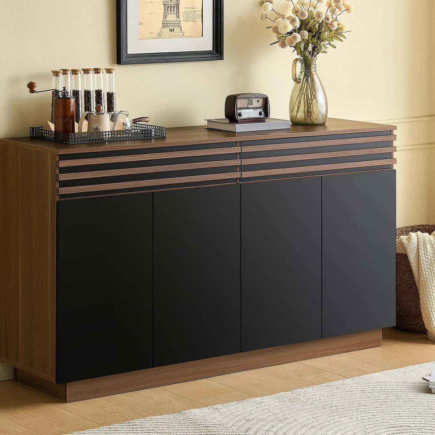 Aparador Color Roble  con 2 Cajones, 4 Puertas: Moderno y Elegancia, Funcionalidad para Tu Hogar Renueva tu espacio con nuestro aparador en color roble, diseñada para ofrecer estilo y practicidad. Con 2 cajones, 4 puertas , este aparador es la solución perfecta para mantener tu hogar organizado. Equipado con apertura  push open y fabricado con melamina de alta calidad de 18 mm, este mueble garantiza durabilidad y resistencia. Sus medidas de 77 cm de alto,  150 cm de largo y 40 cm de profundidad la hacen ideal para cualquier habitación de tu hogar. Beneficios y Cualidades 1. Diseño Elegante y Moderno: El aparador en color roble presenta un diseño contemporáneo que se adapta a cualquier estilo de decoración. El acabado en roble claro aporta calidez y sofisticación, mientras que la apariencia sin tiradores añaden un toque de modernidad y elegancia.
