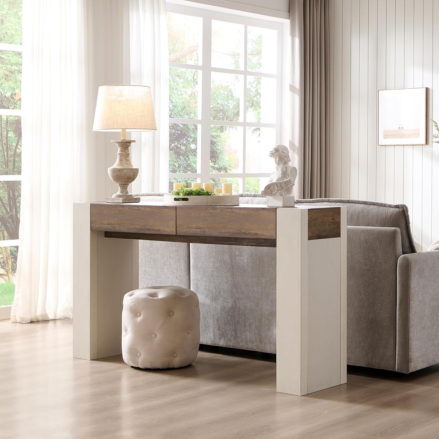 Mesa recibidor De Entrada Moderna De 160 CM De Largo Con Cajones Diseño de Madera gruesa para sala de estar Pasillo ESTILO MODERNO COMBINADO CON CALIDEZ NATURAL: Esta mesa de entrada de 160 CM es simple y suave sin decoraciones redundantes, integrando la limpieza moderna con el encanto de la madera, con detalles que muestran estética. Su superficie presenta una rica veta de madera y un tacto cálido, adaptándose a diversos estilos de hogar. Puede usarse como mesa auxiliar de sofá o como aparador lateral en el pasillo, equilibrando la decoración y la practicidad para familias que priorizan la calidad y aprecian la sencillez natural.