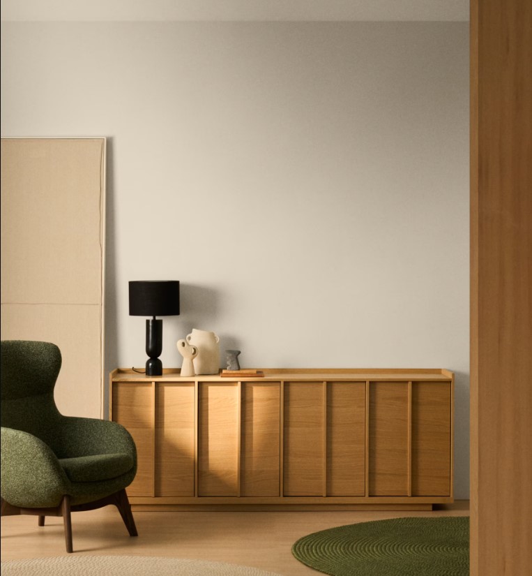 Aparador Moderno de 6 Puertas en Color Roble Haya: Elegancia y Funcionalidad en un Solo Mueble Renueva tu sala con nuestro hermoso Aparador recibidor. El cual combina su estilo con la que hoy en día todos buscamos. Podrás decorarlo de una manera que tu habitación luzca extremadamente bien. Beneficios y Cualidades 1. Diseño Moderno y Versátil: Este aparador, con un diseño minimalista, será un aporte práctico y decorativo para tu hogar. Con 4  puertas, el aparador proporciona amplio espacio de almacenamiento para libros, dispositivos multimedia y otros artículos. La robusta superficie es ideal para exhibir objetos decorativos, marcos de fotos o plantas. También se puede usar como mueble bajo, armario auxiliar, etc. Gracias al tablero de gran calidad, este aparador está diseñado para durar. Módulo con 4 puertas, gran capacidad de almacenamiento. Bisagras con cierre soft. con tiradores de mdf . Medidas del Módulo: 200cm. de largo, 80cm. de Alto, 39cm. de Profundidad. Color roble haya texturizado de alta calidad. Módulos con puertas y estantes interiores . Bisagras con cierre soft.