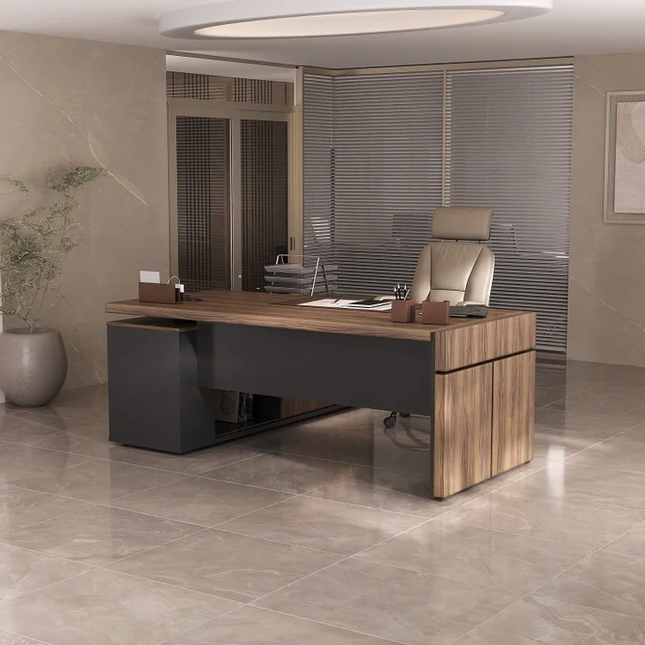 Escritorio Ejecutivo de Oficina Moderna en Color Roble: Organización y Estilo para tu Espacio de Trabajo. La mesa escritorio de oficina en color roble es la solución perfecta para quienes buscan combinar estilo moderno y funcionalidad en su espacio de trabajo. Con dimensiones de 75 cm de alto, 202 cm de ancho y 90 cm de profundidad, esta mesa ha sido diseñada para ofrecer un amplio espacio de trabajo y almacenamiento, permitiéndote mantener todo lo esencial al alcance de la mano mientras disfrutas de un entorno organizado y elegante. Fabricada en melamina de alta calidad de 36 mm y 18 mm, esta mesa no solo garantiza durabilidad, sino también una estética impecable que se adapta a cualquier tipo de oficina. Beneficios y Cualidades de la Mesa Escritorio de Oficina Amplio espacio de trabajo : con unas dimensiones de 202 cm de largo x 90 cm de ancho x 75 cm de alto, este escritorio de mdp ofrece una superficie espaciosa para varios monitores, documentos y todos los demás elementos esenciales de oficina, lo que ayuda a mantener su espacio de trabajo organizado y libre de desorden.