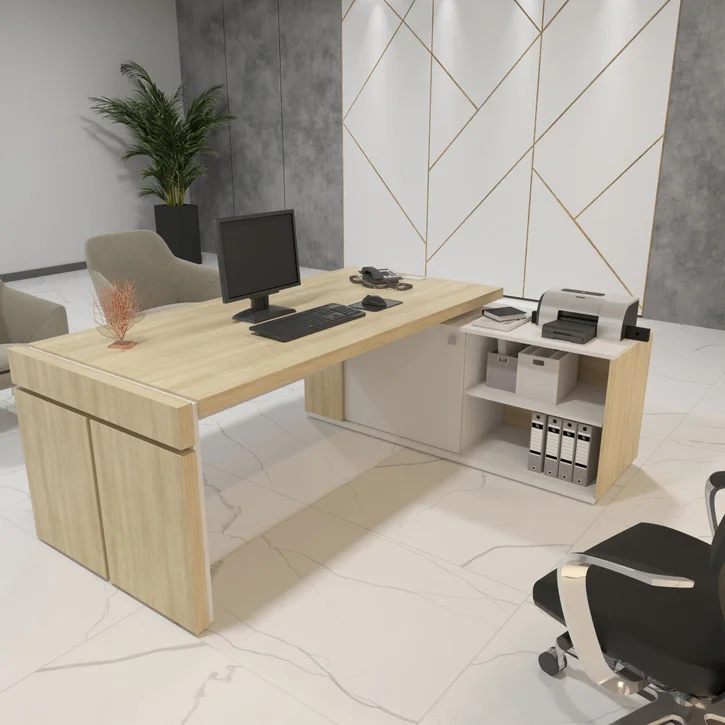 Escritorio Ejecutivo de Oficina Moderna en Color Roble y Blanco: Organización y Estilo para tu Espacio de Trabajo. La mesa escritorio de oficina en color roble y blanco es la solución perfecta para quienes buscan combinar estilo moderno y funcionalidad en su espacio de trabajo. Con dimensiones de 75 cm de alto, 202 cm de ancho y 90 cm de profundidad, esta mesa ha sido diseñada para ofrecer un amplio espacio de trabajo y almacenamiento, permitiéndote mantener todo lo esencial al alcance de la mano mientras disfrutas de un entorno organizado y elegante. Fabricada en melamina de alta calidad de 36 mm y 18 mm, esta mesa no solo garantiza durabilidad, sino también una estética impecable que se adapta a cualquier tipo de oficina.
