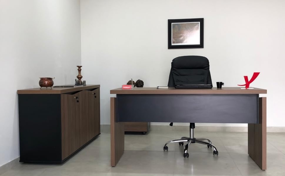 ESCRITORIO EJECUTIVO ALESSE CEDRO Y NEGRO 145CM - Imagen 2